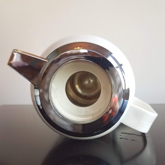 Mikasa "Fruit Panorama" Thermos with Lid - Picture 6 of 7